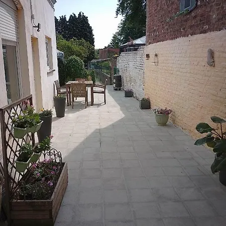 Appartement Rez-de-chaussee Avec Jardin Aeroport Courcelles