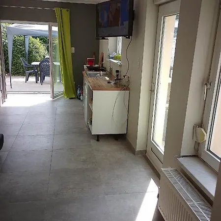 Rez-de-chaussee Avec Jardin Aeroport * Courcelles